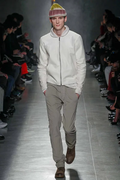 Look 32